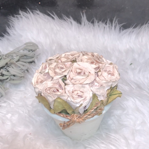 Bouquet Of Paper Roses In Ceramic Flower Pot - Picture 2 of 3